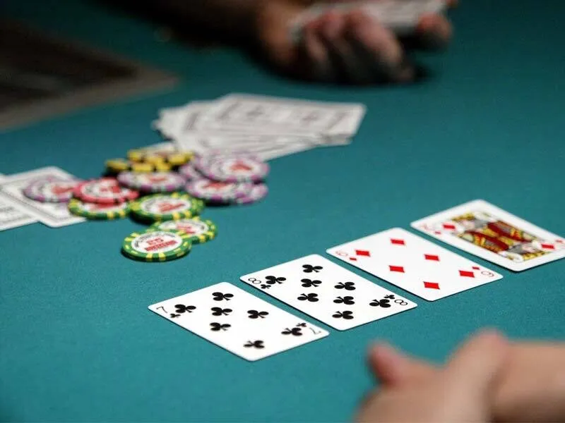 Kinh nghiệm chơi dài hạn trong poker mang lại thành công lâu dài