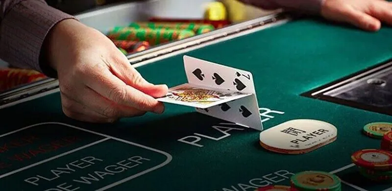 So sánh tỷ lệ cược của Banker và Player trong Baccarat